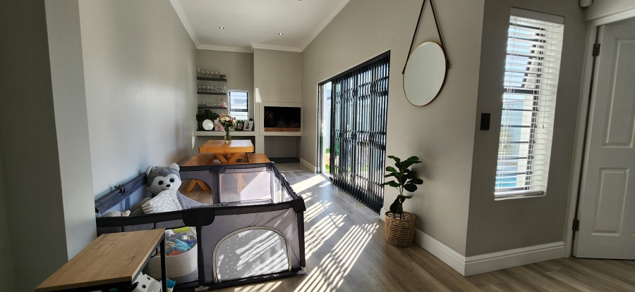 To Let 2 Bedroom Property for Rent in Parklands North Western Cape